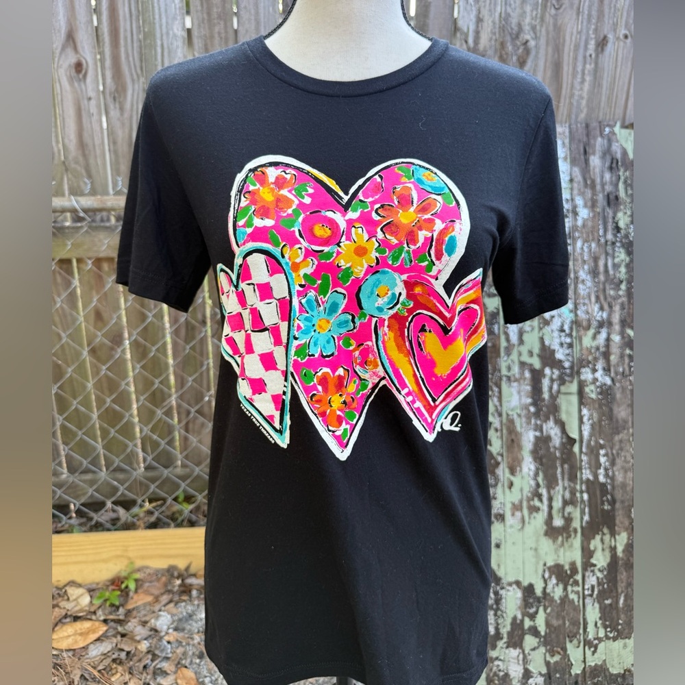 Texas True Threads Women’s Black Heart Graphic T-Shirt